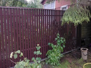 Забор из евроштакетника с бетонированием столбов 28 метров фото в Первомайске
