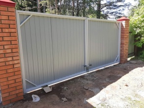 Распашные ворота с ручным управлением - пример 1 фото в Первомайске