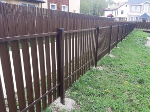 Забор из евроштакетника с утрамбовкой щебнем 70 метров фото в Первомайске