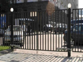 Решетчатые ворота распашные - пример 15 фото под ключ