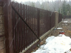 Забор из евроштакетника в шахматном порядке 122 метра фото в Первомайске