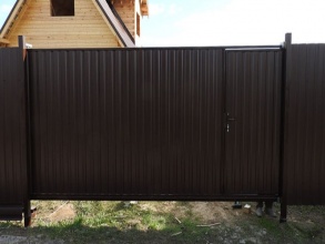 Ворота из профнастила откатные - пример 11 фото в Первомайске