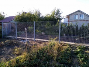 Забор из сетки рабицы в натяг 10 соток фото под ключ с установкой