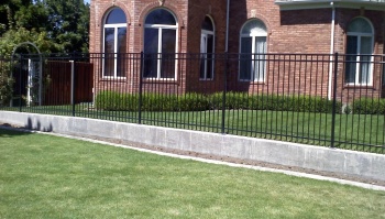 Сварные заборы на ленточном фундаменте 80 метров фото в Первомайске