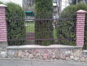 Сварные заборы с кирпичными столбами 80 метров фото в Первомайске