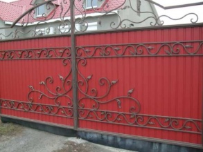 Кованые заборы с профнастилом 150 метров фото в Первомайске