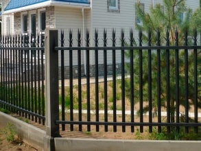 Сварные заборы на ленточном фундаменте 12 метров фото в Первомайске