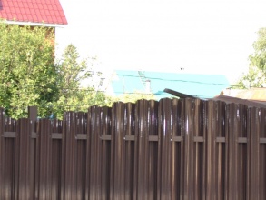 Забор из евроштакетника на ленточном фундаменте 10 метров фото в Первомайске