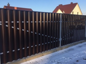 Забор из евроштакетника в шахматном порядке 10 соток фото в Первомайске