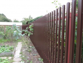 Забор из евроштакетника с забивными столбами 86 метров фото в Первомайске