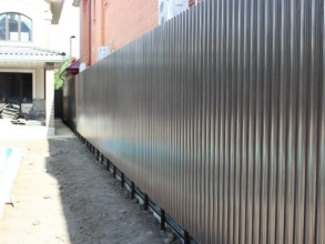 Забор из евроштакетника на ленточном фундаменте 57 метров фото в Первомайске