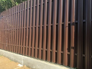 Забор из евроштакетника на ленточном фундаменте 100 метров фото под ключ